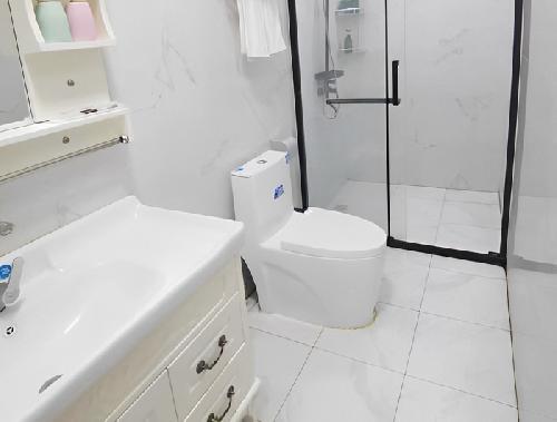 家庭套房卫生间