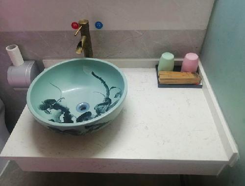 亲子房卫生间设施