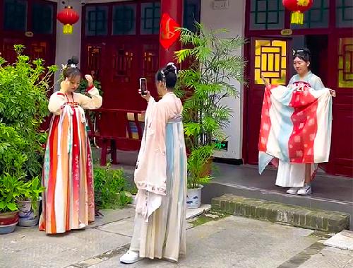 邑城居民宿汉服（二）