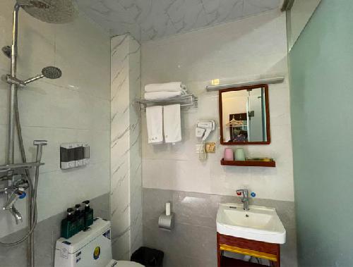 特惠大床房卫生间